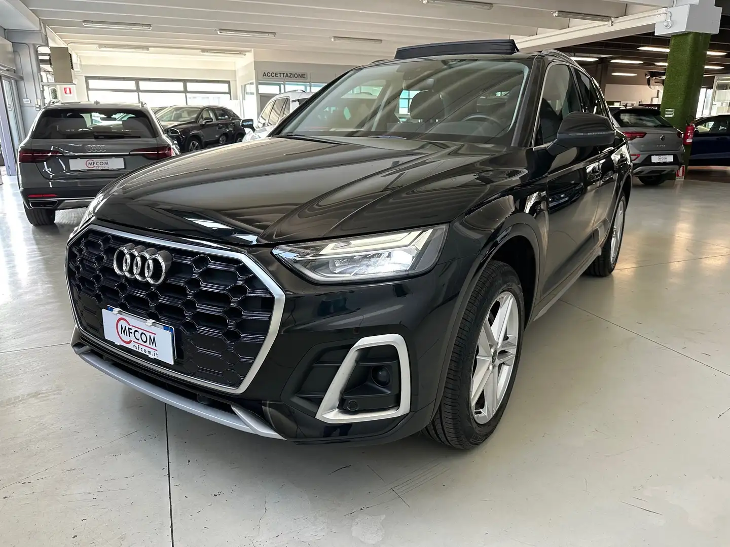 Audi Q5 40 2.0 tdi mhev 12V S line 4x4 s-tronic Czarny - 1