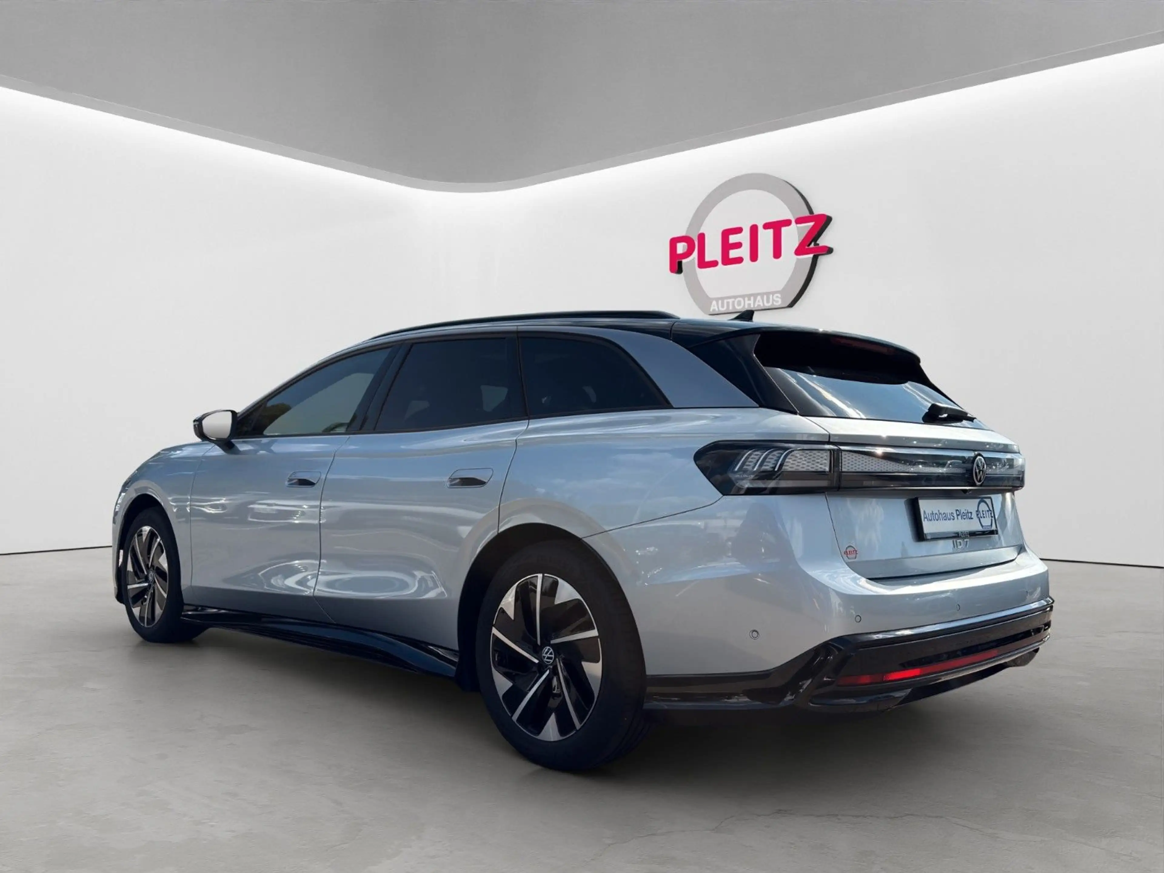 Volkswagen ID.7 Tourer Pro S 210 kW I AHK PANO HUD IQ.LIGHT — photo 4
