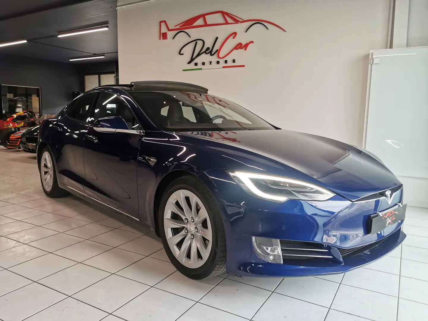 Tesla Model S 90 D possibilità Ricarica presa trifase 5 poli Modrá - 1