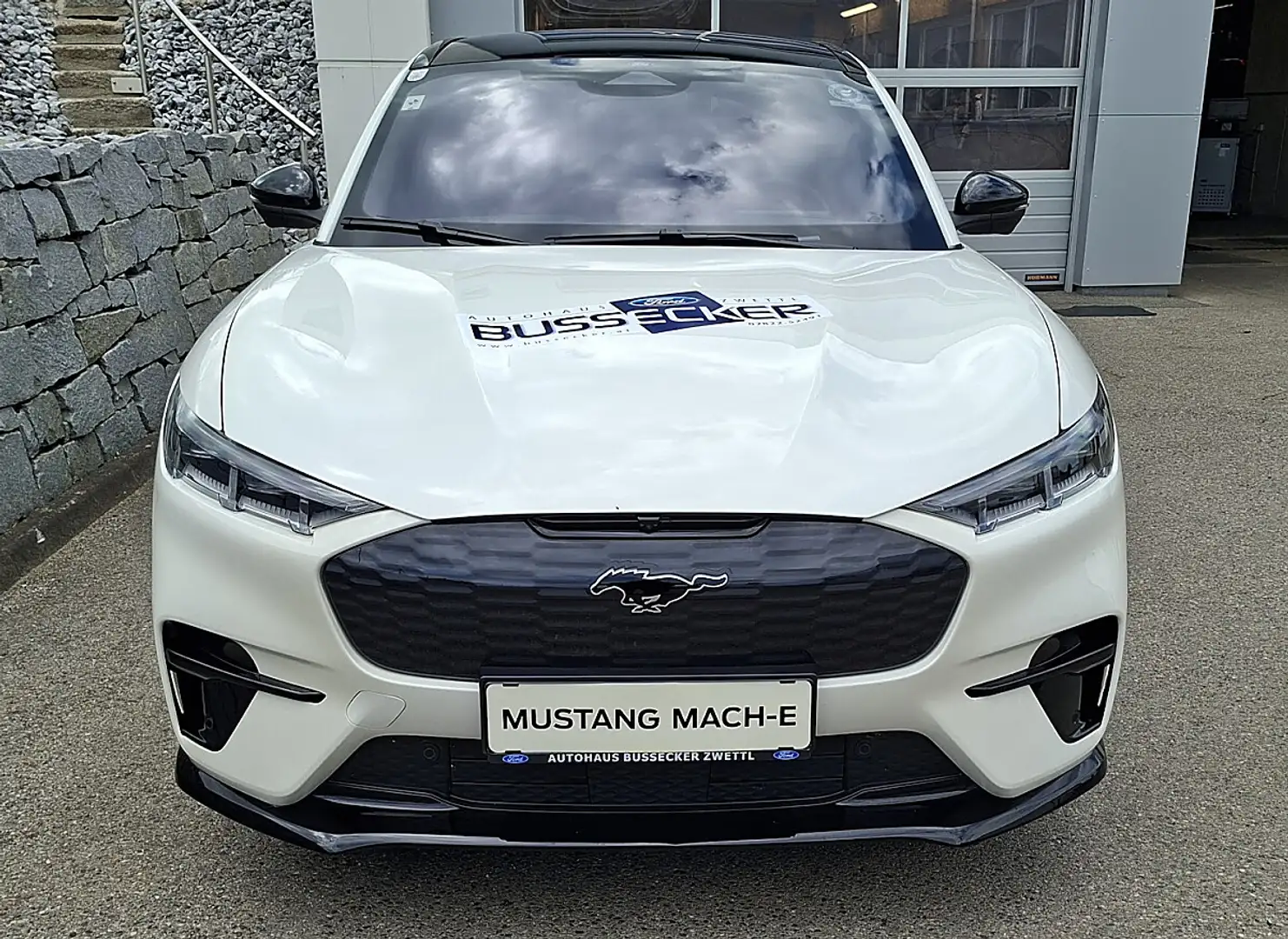 Ford Mustang Mach-E 99kWh Extended Range AWD GT Weiß - 2