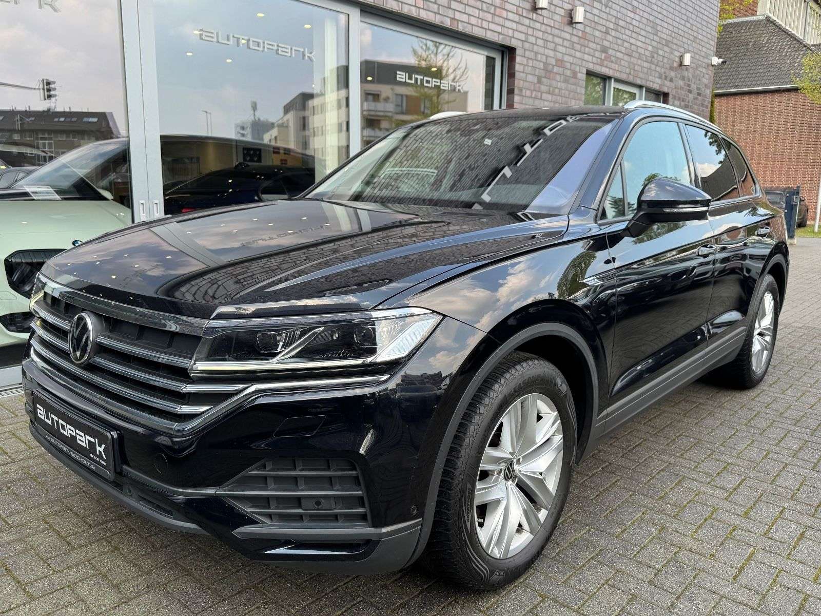 Second hand Volkswagen Touareg 3.0 TDI