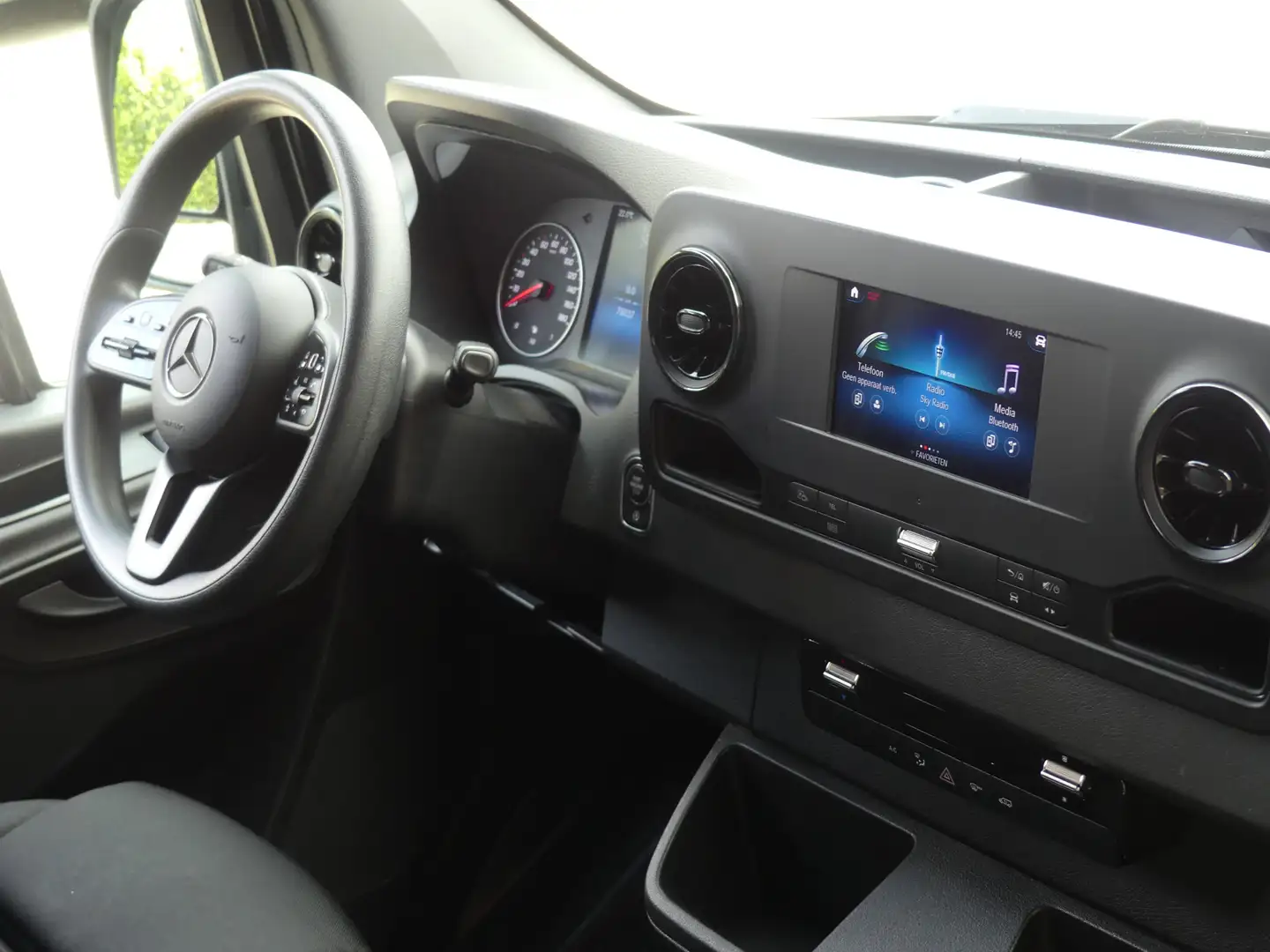 Mercedes-Benz Sprinter 317 CDI L2H2 Camera/Cruise control/Side bars Zwart - 2