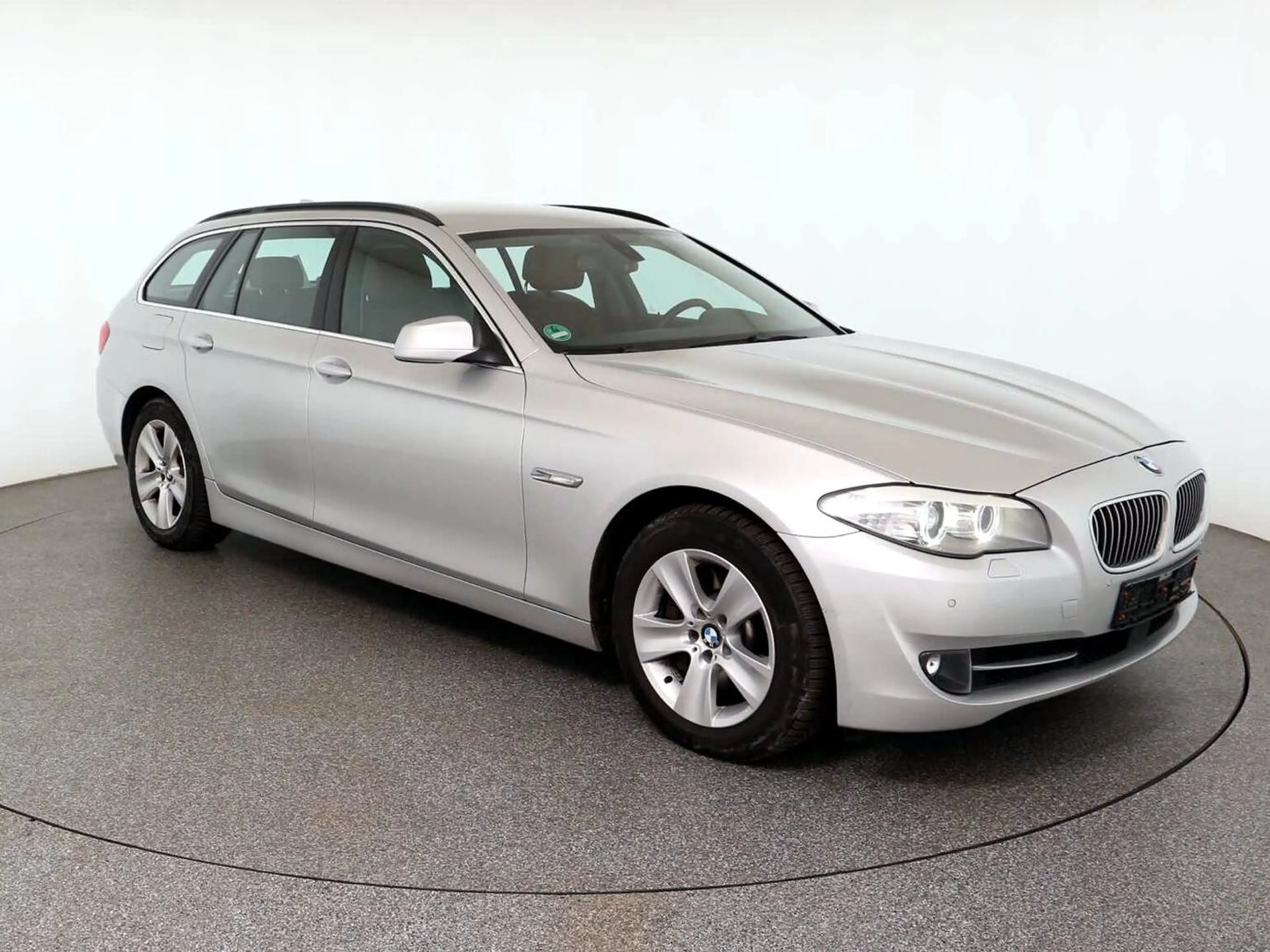 BMW 528 528 xDrive Leder Scheckheft Tüv2027 Service neu — photo 2