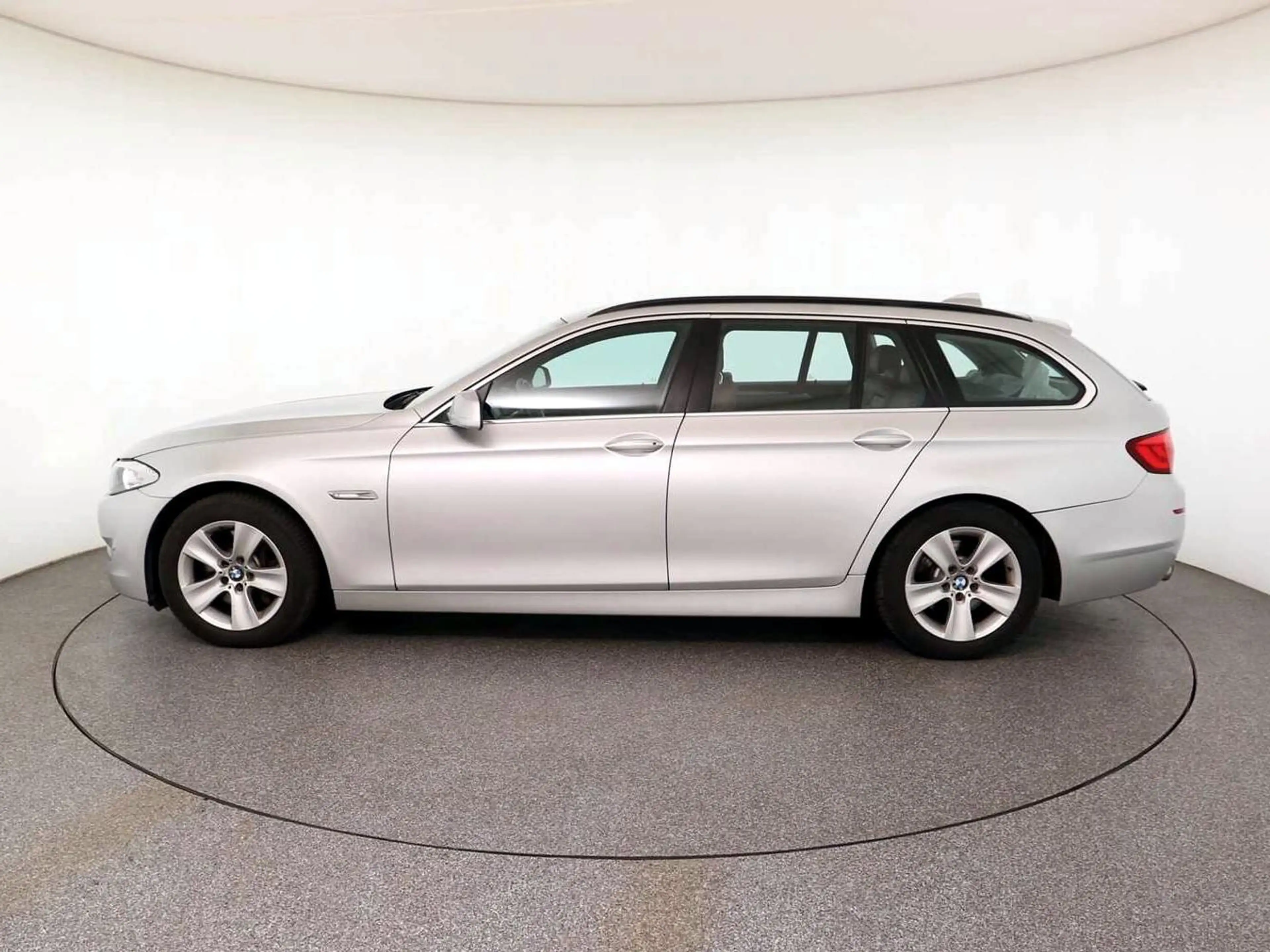 BMW 528 528 xDrive Leder Scheckheft Tüv2027 Service neu — photo 6