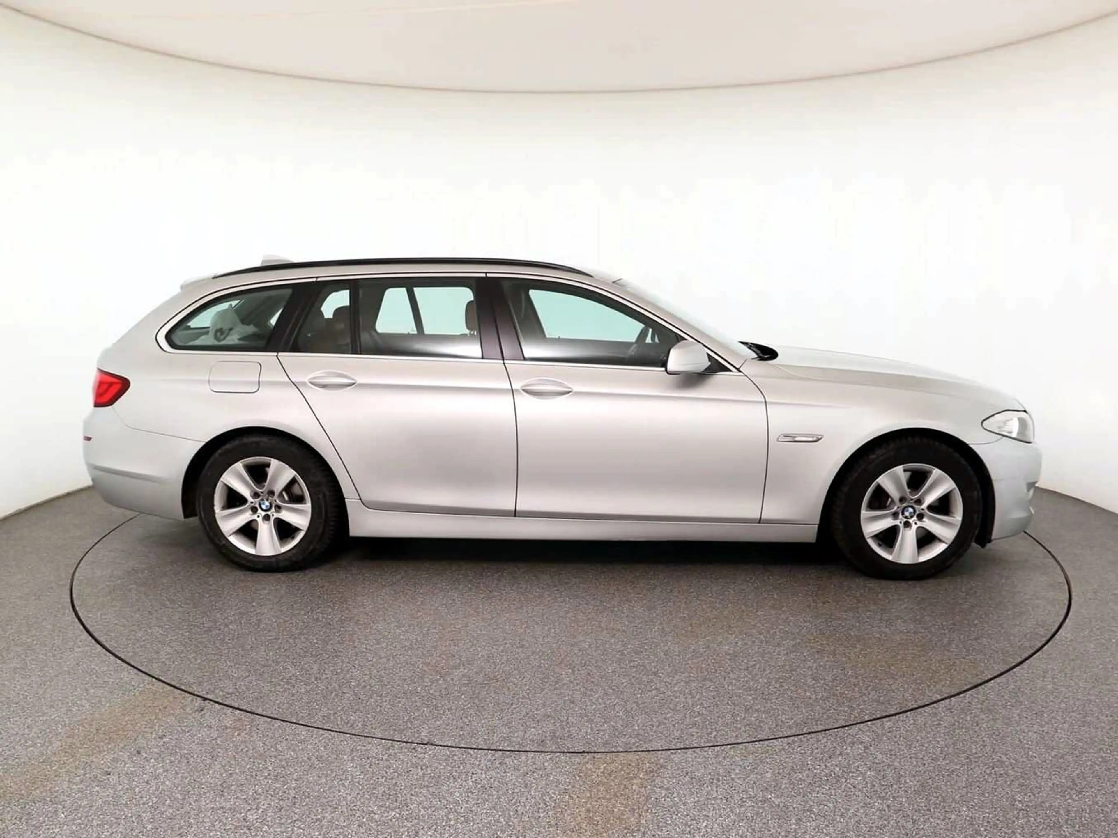 BMW 528 528 xDrive Leder Scheckheft Tüv2027 Service neu — photo 3
