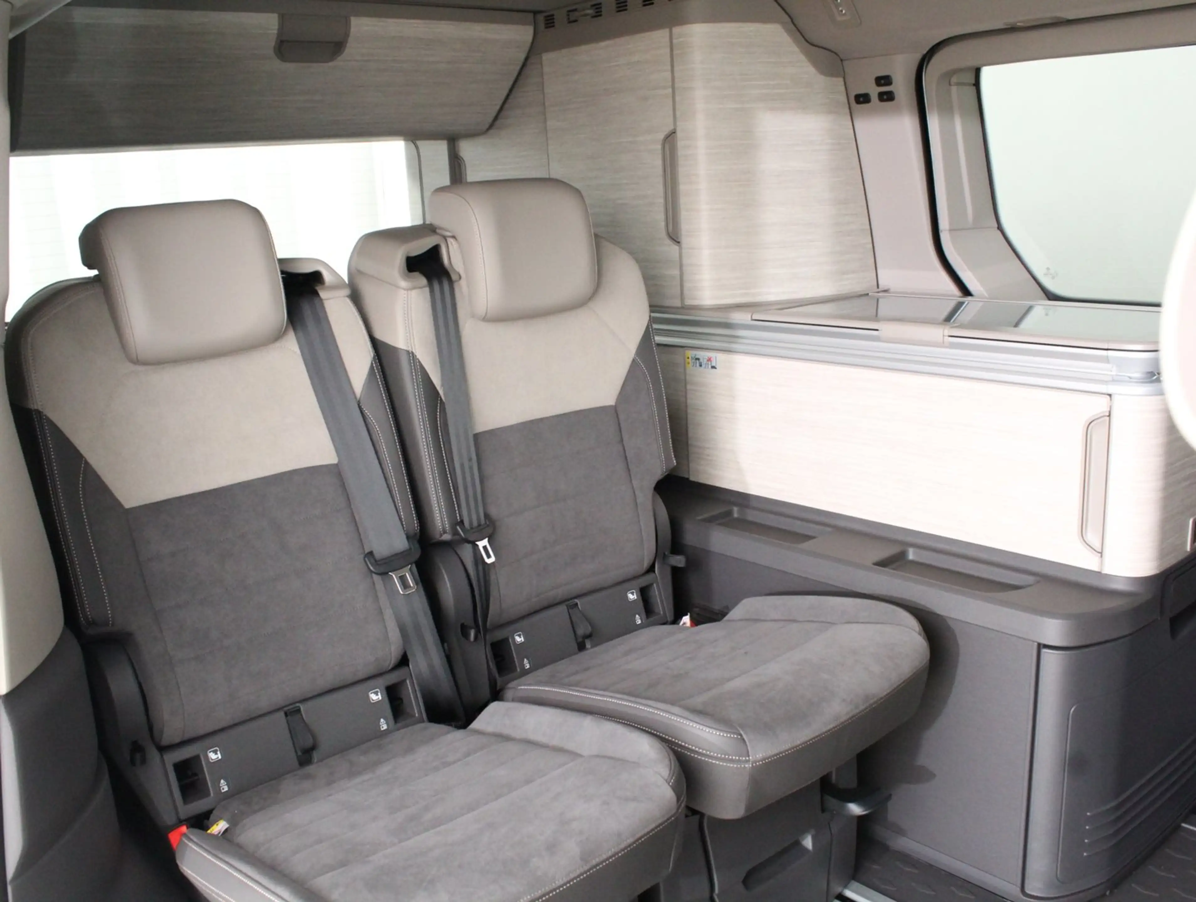 Volkswagen T7 California VW T7 California Ocean eHybrid 180 kW 4M — photo 15