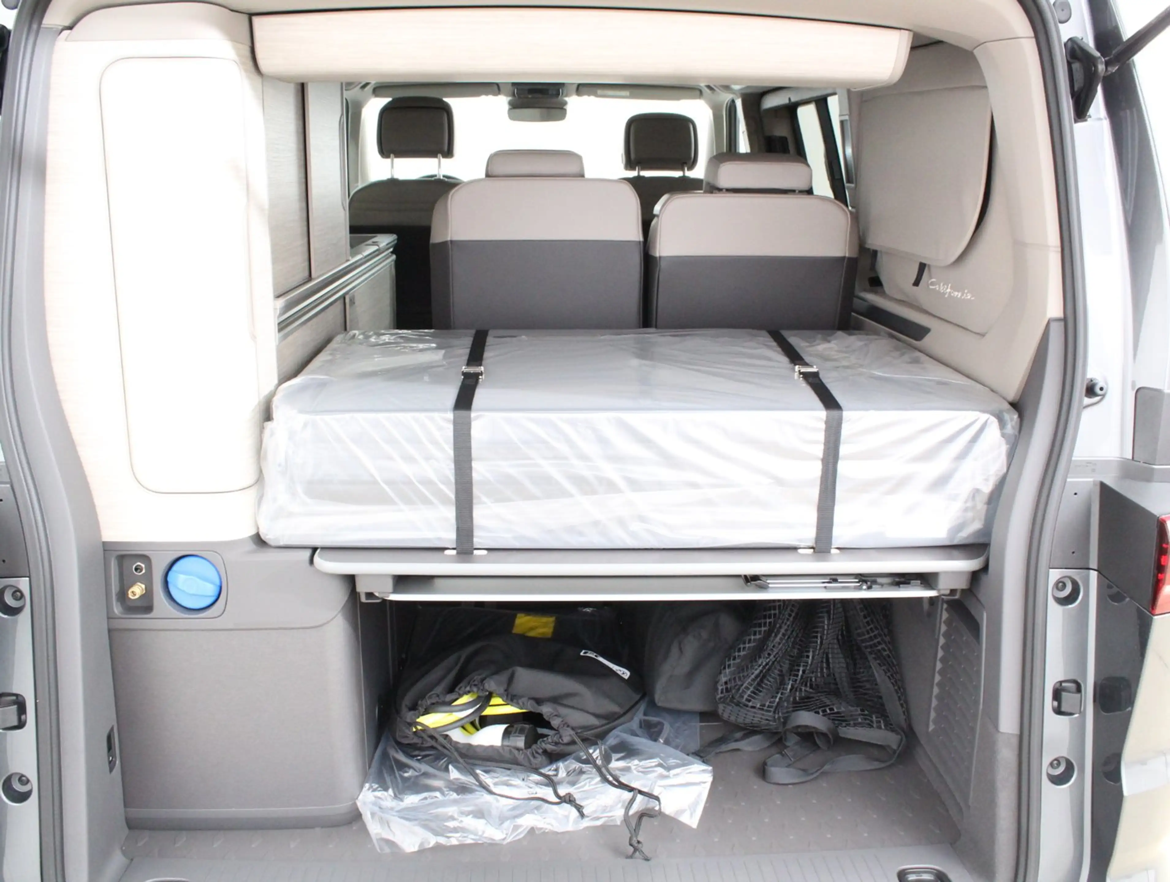 Volkswagen T7 California VW T7 California Ocean eHybrid 180 kW 4M — photo 13