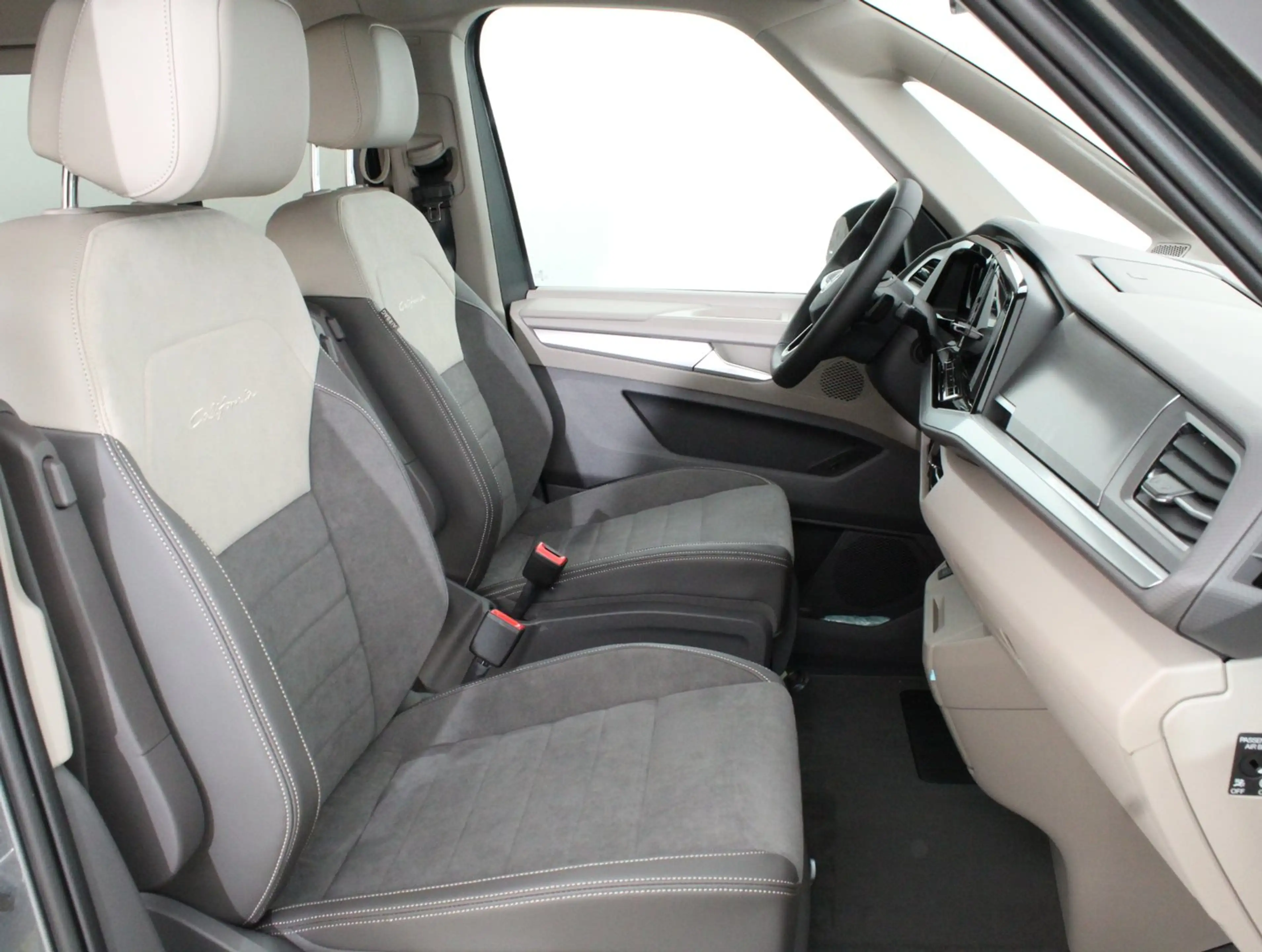 Volkswagen T7 California VW T7 California Ocean eHybrid 180 kW 4M — photo 7