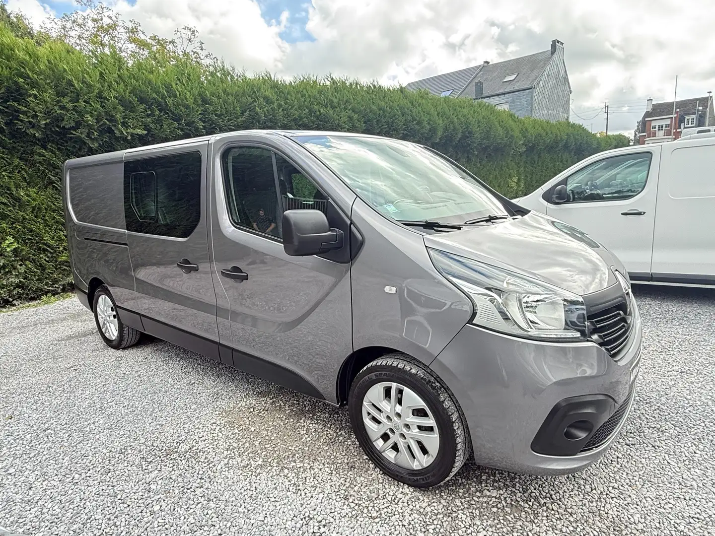 Renault Trafic 1.6 dCi - DOUBLE CABINE 5 PLACES - Gris - 2