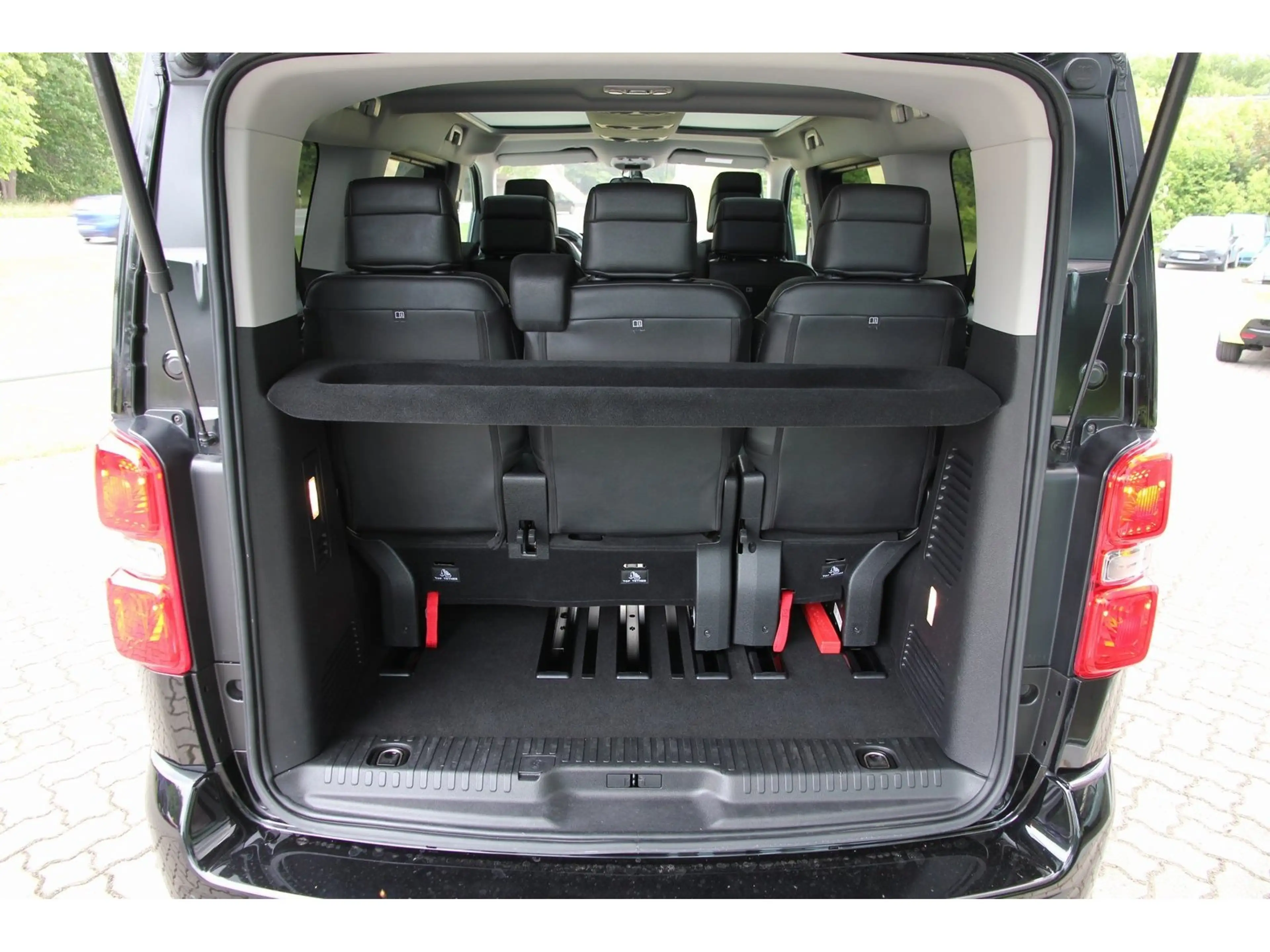 Peugeot Traveller L2 Allure BHDi 180 EAT8 Carplay 7 Sitz — photo 8
