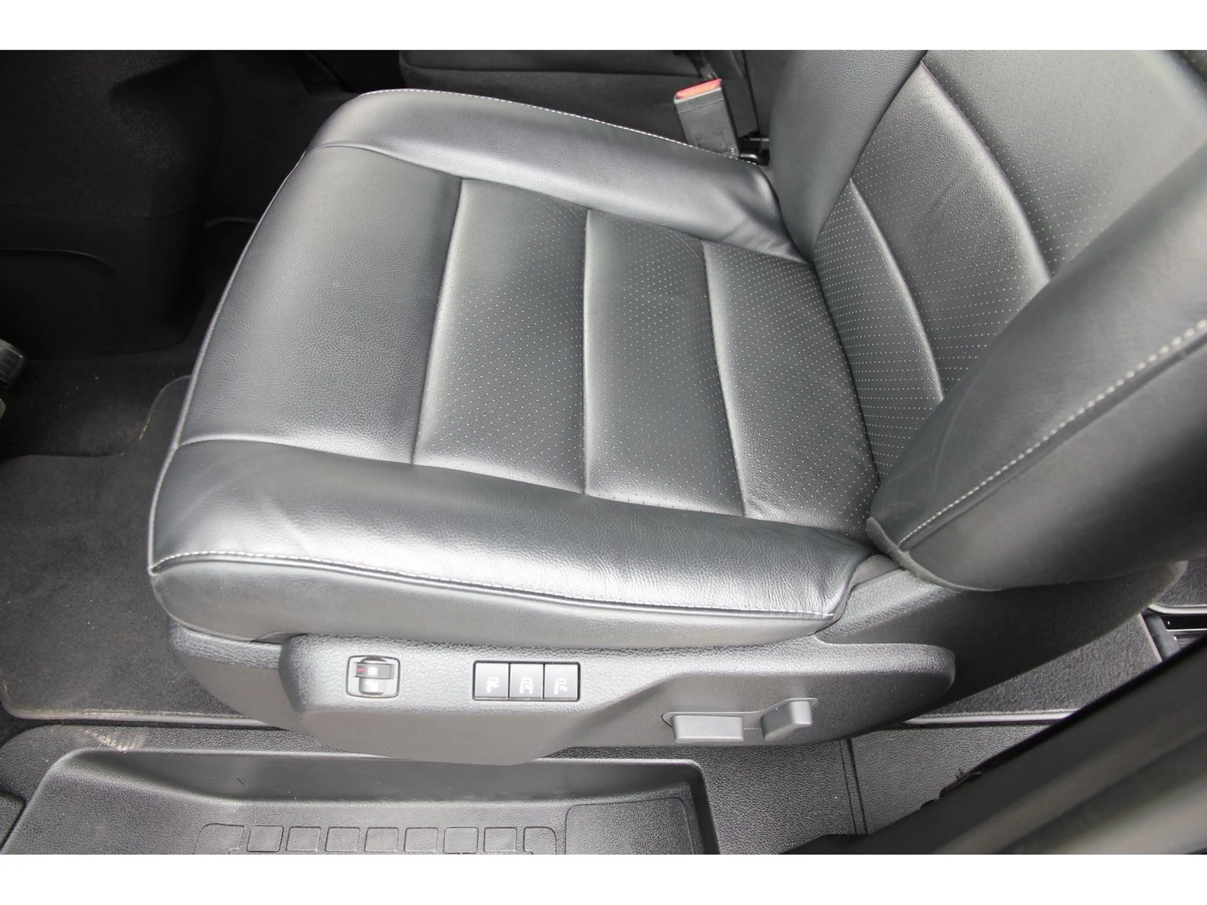 Peugeot Traveller L2 Allure BHDi 180 EAT8 Carplay 7 Sitz — photo 14