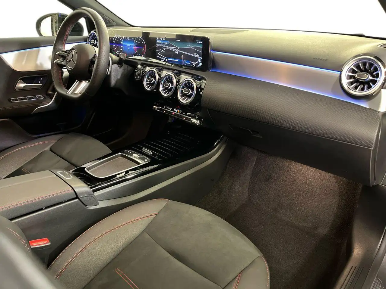 Mercedes-Benz A-Class 2026 — фото 15