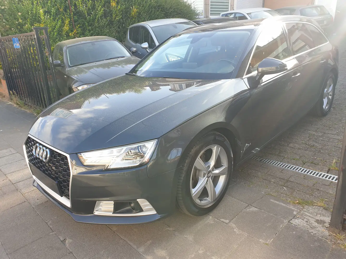 Audi A4 Avant 2.0 TDi ultra S tronic Gris - 2