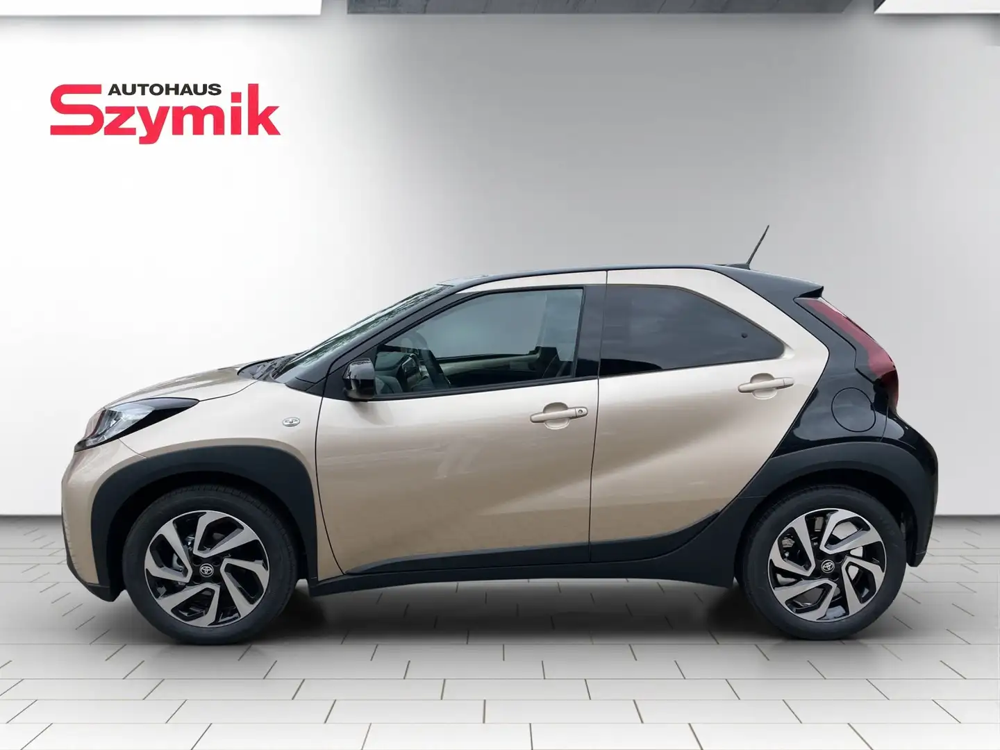 Toyota Aygo X Team D Beige - 2