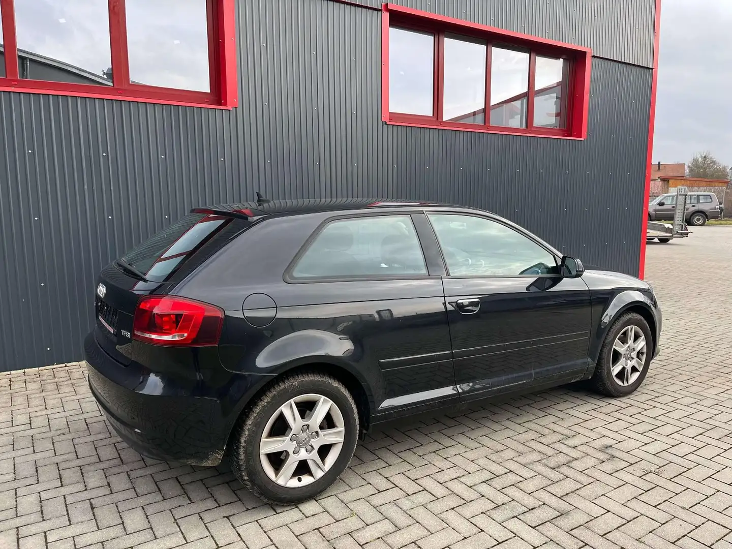 Audi A3 1.2 TFSI Attraction (8P1) Schwarz - 2