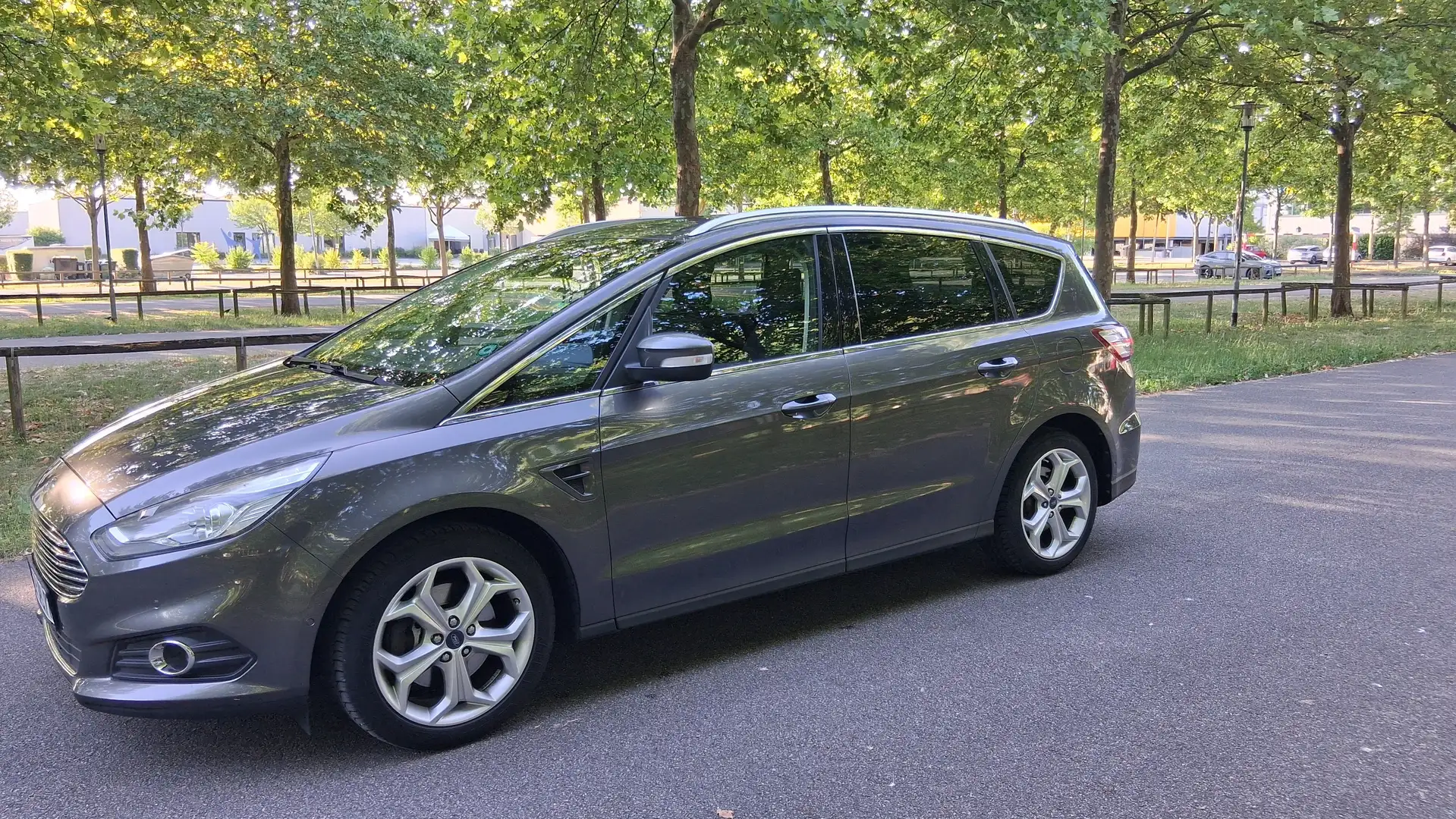 Ford S-Max Standheizung, AHK uvm. 2.0 TDCi Aut. Titanium Braun - 1