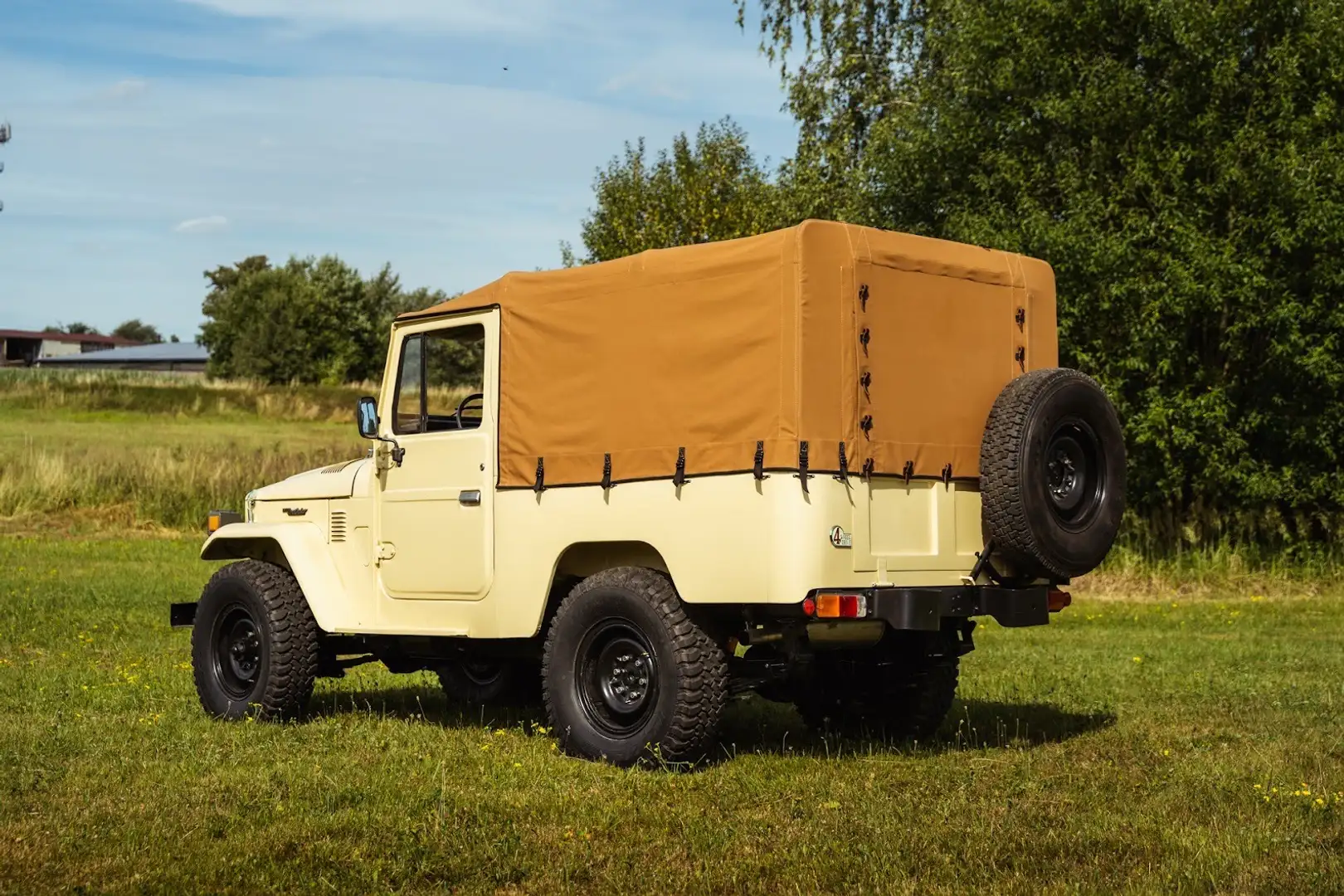 Toyota Land Cruiser bj 43 bj 42 bj 40 Beige - 2