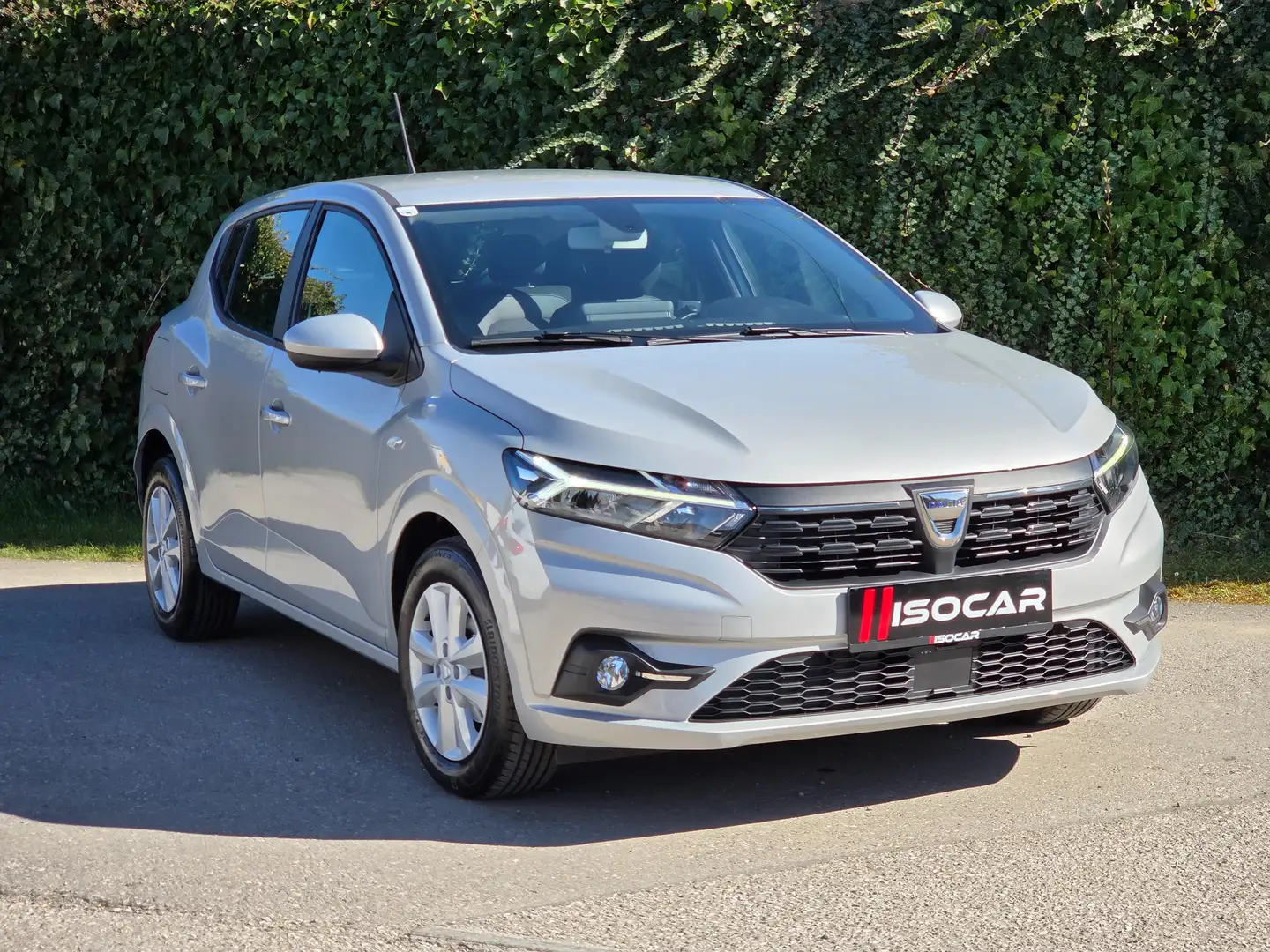 Dacia Sandero // 1.HAND / NAVI / PARKSENSOREN / AHK / WENIG KM / Grau - 1