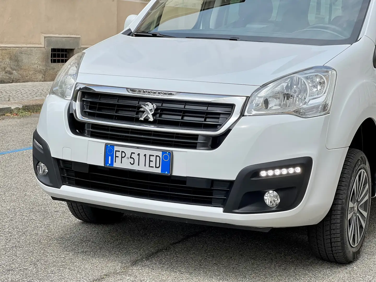 Peugeot Partner Tepee 1.6 BlueHDi 100cv E6 4X4 Endurance Iva Incl. Blanc - 2