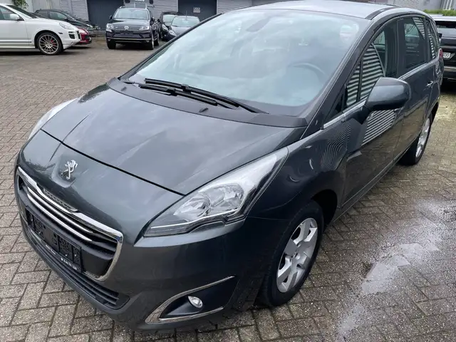 Peugeot 5008 HDI 150 Zahnriemen NEU Navigation Tempomat 7-Sitzer Anhängekupplung TOP