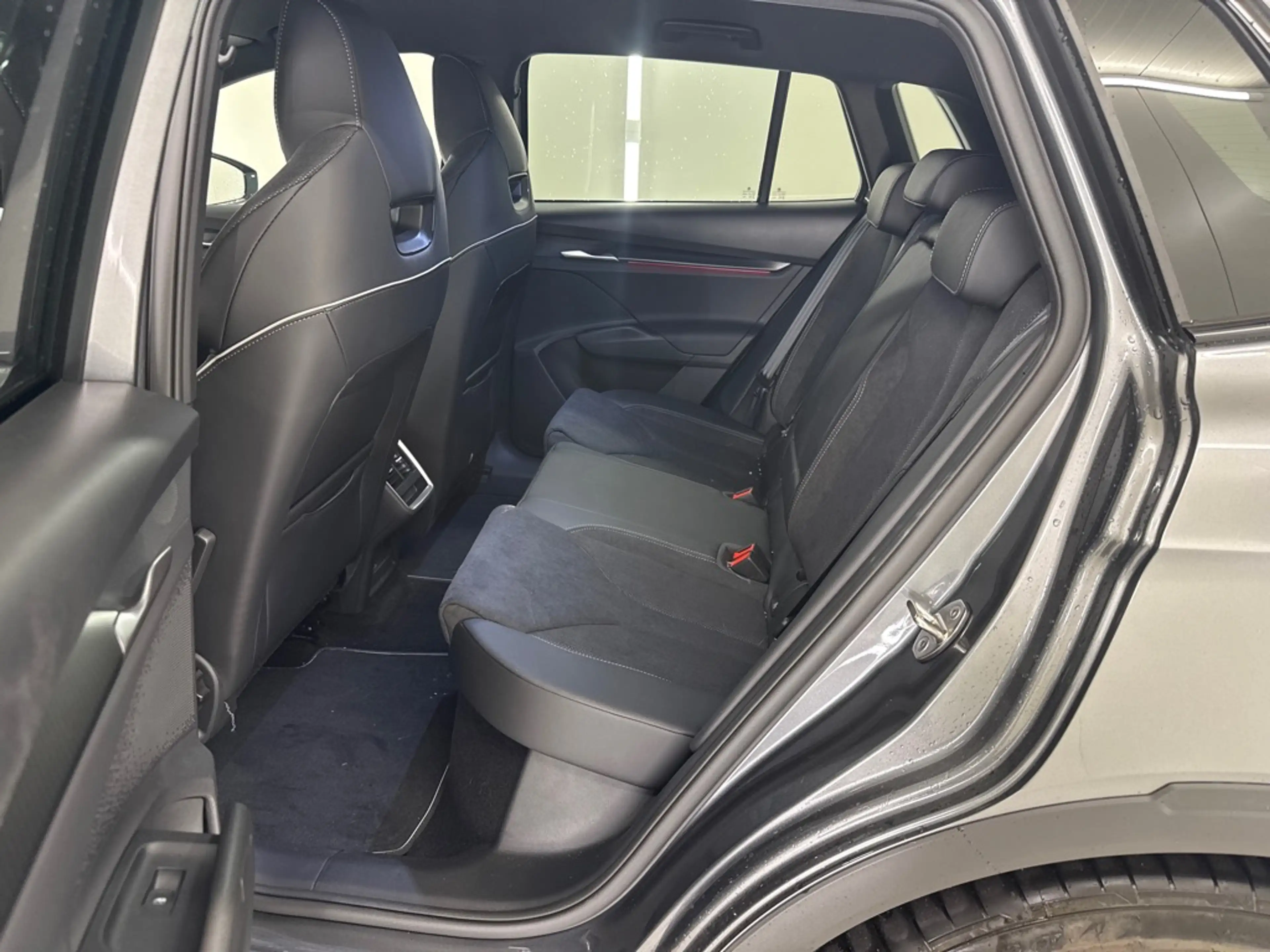 Skoda Elroq 85 Sportline Soh 100% Carplay ACC Trekhaak — photo 5