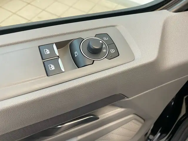 Volkswagen Transporter view 18