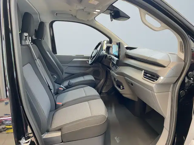 Volkswagen Transporter view 10