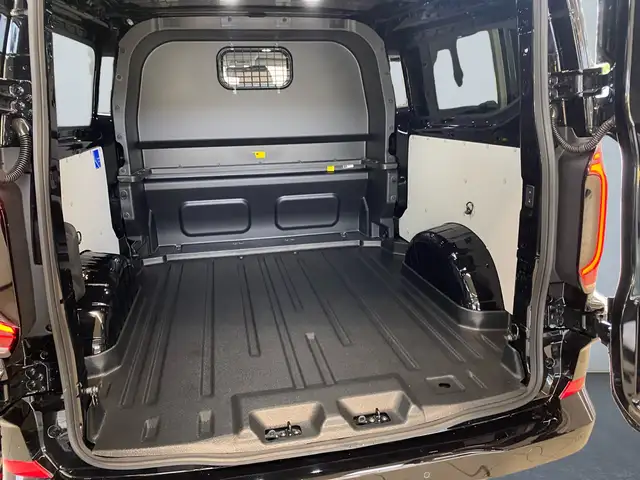 Volkswagen Transporter view 14