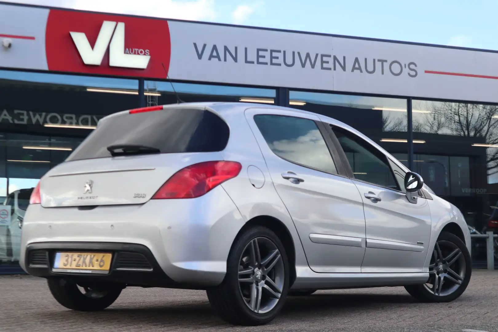 Peugeot 308 1.6 THP Sportium | Navi | Cruise | Trekhaak Grijs - 2