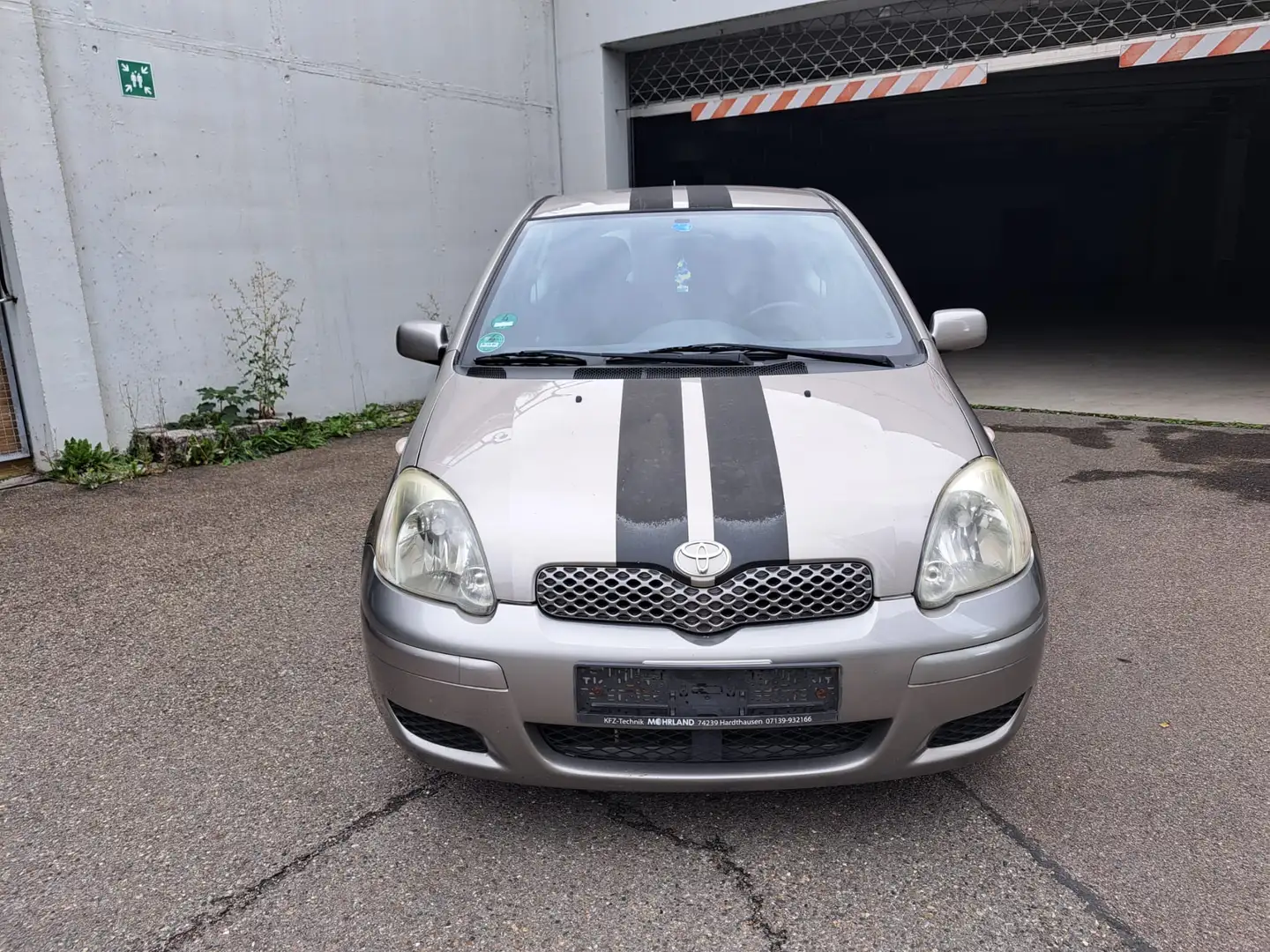 Toyota Yaris 1.0 Sol Grau - 2