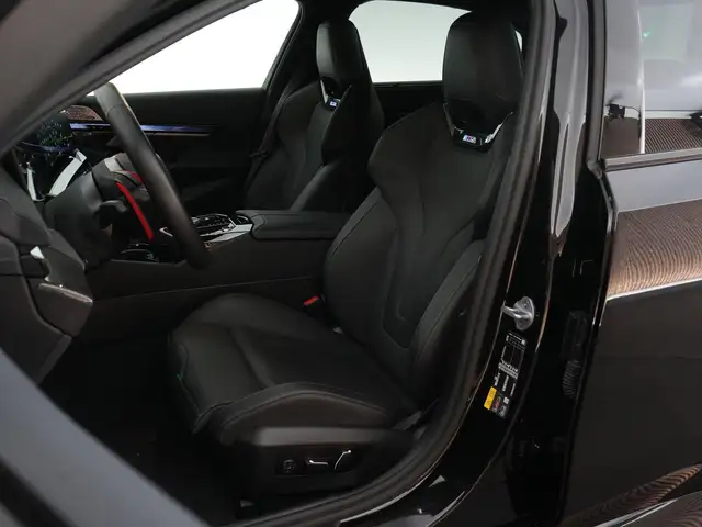 BMW M5 view 11