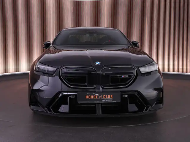 BMW M5 view 6