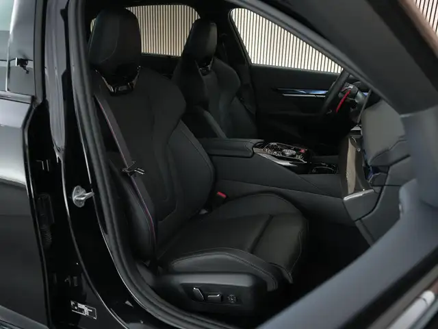 BMW M5 view 5