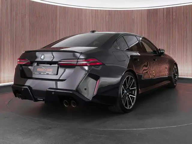 BMW M5 view 2