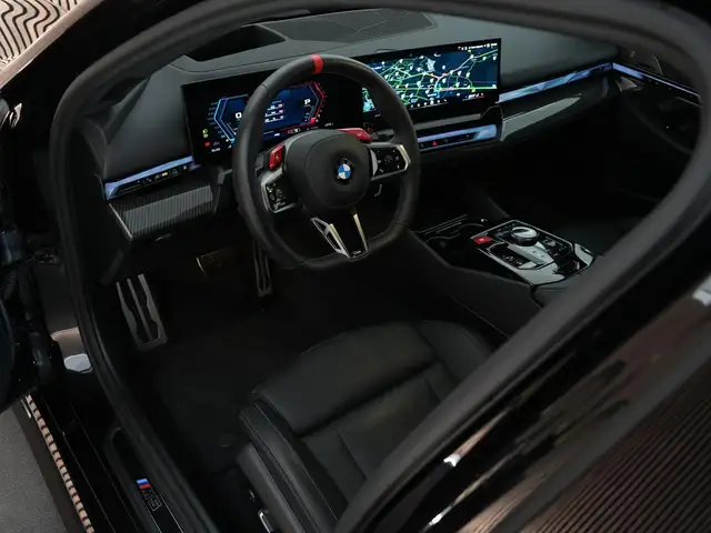 BMW M5 view 9
