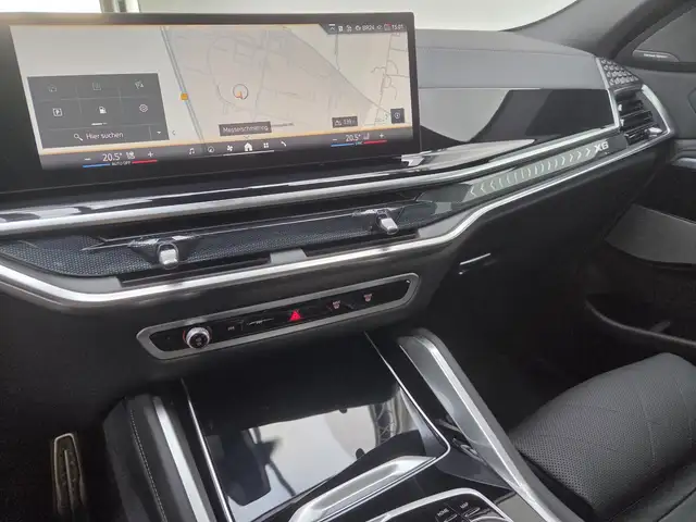 BMW X6 view 10