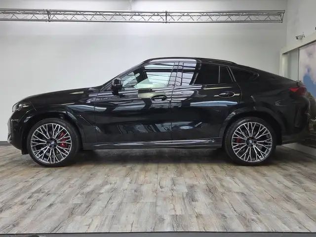 BMW X6 view 3