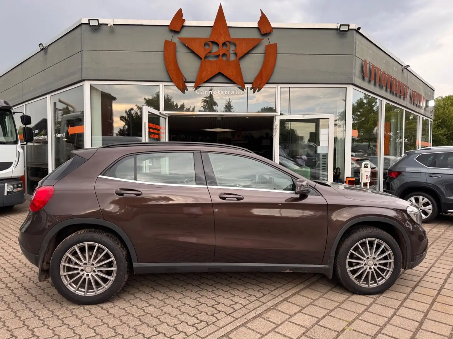 Mercedes-Benz GLA 220 GLA -Klasse GLA 220 CDI / d 4Matic Braun - 1