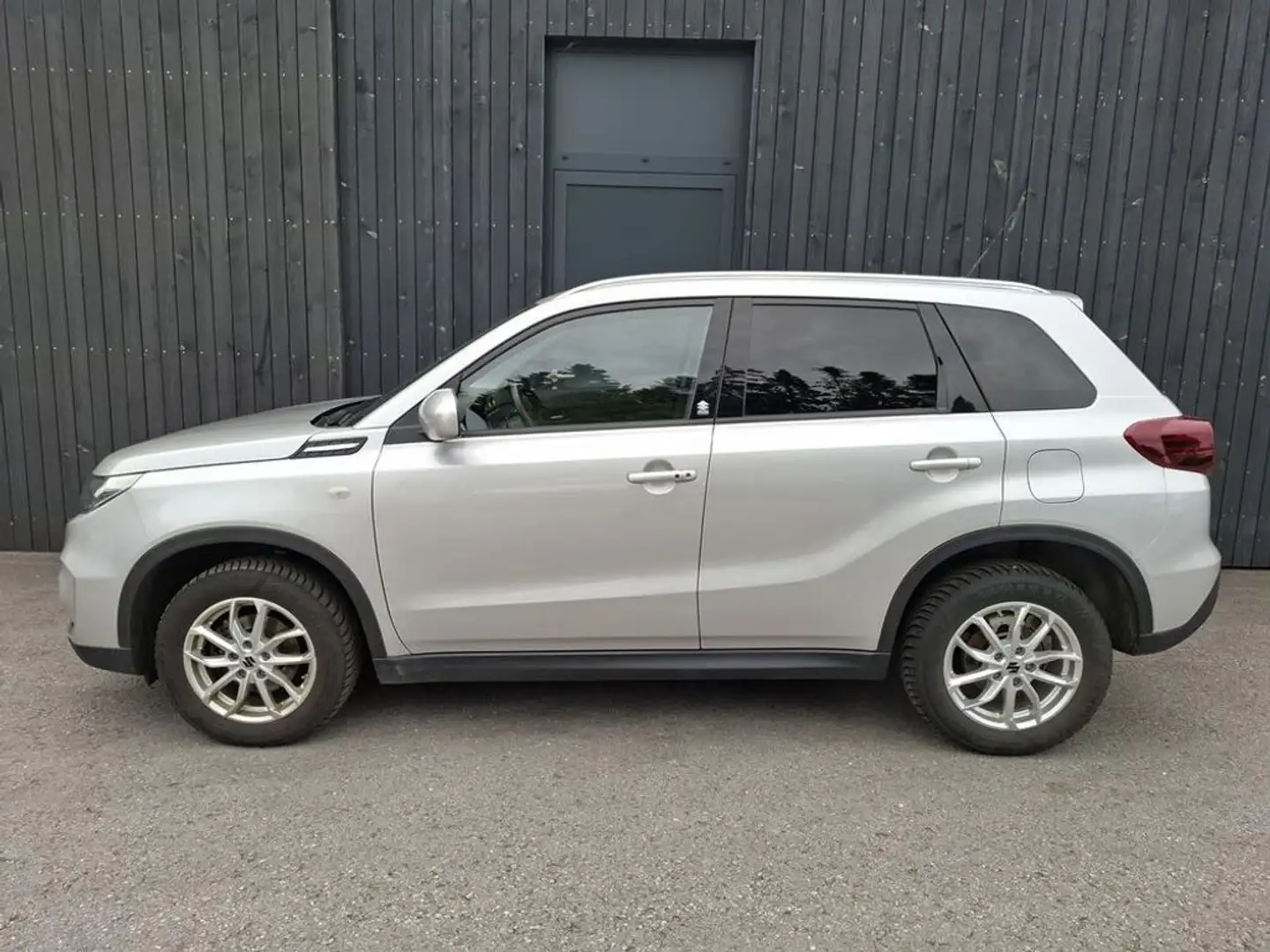 Suzuki Vitara Shine 1.4 AllGrip Silber - 2
