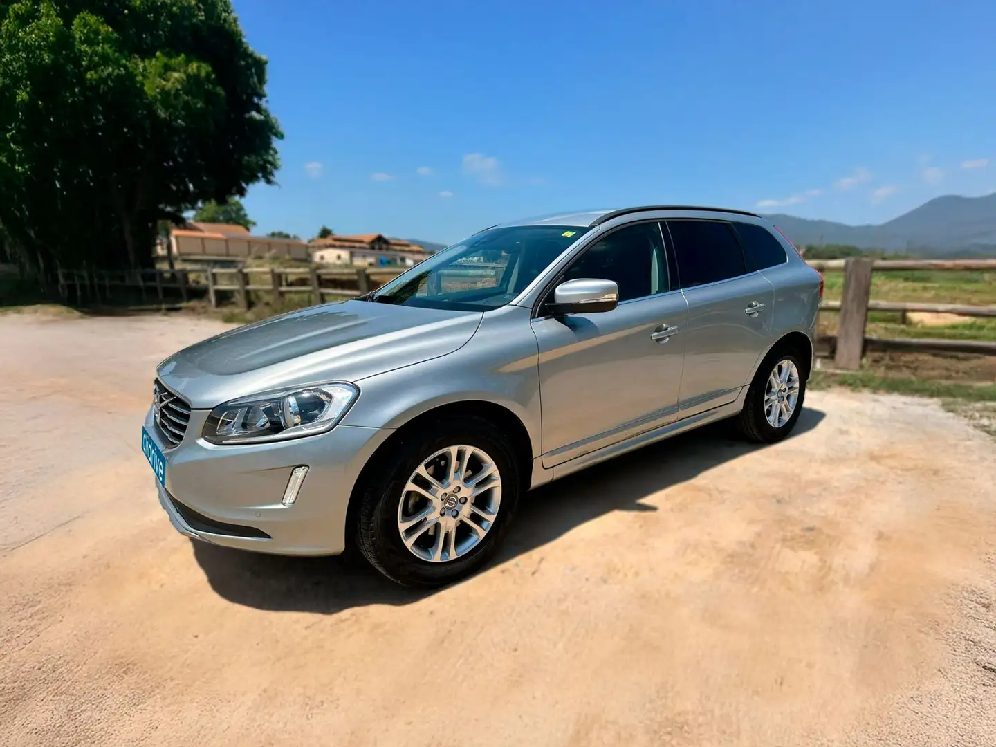 Volvo XC60 2.4D Summum Aut. Gris - 2