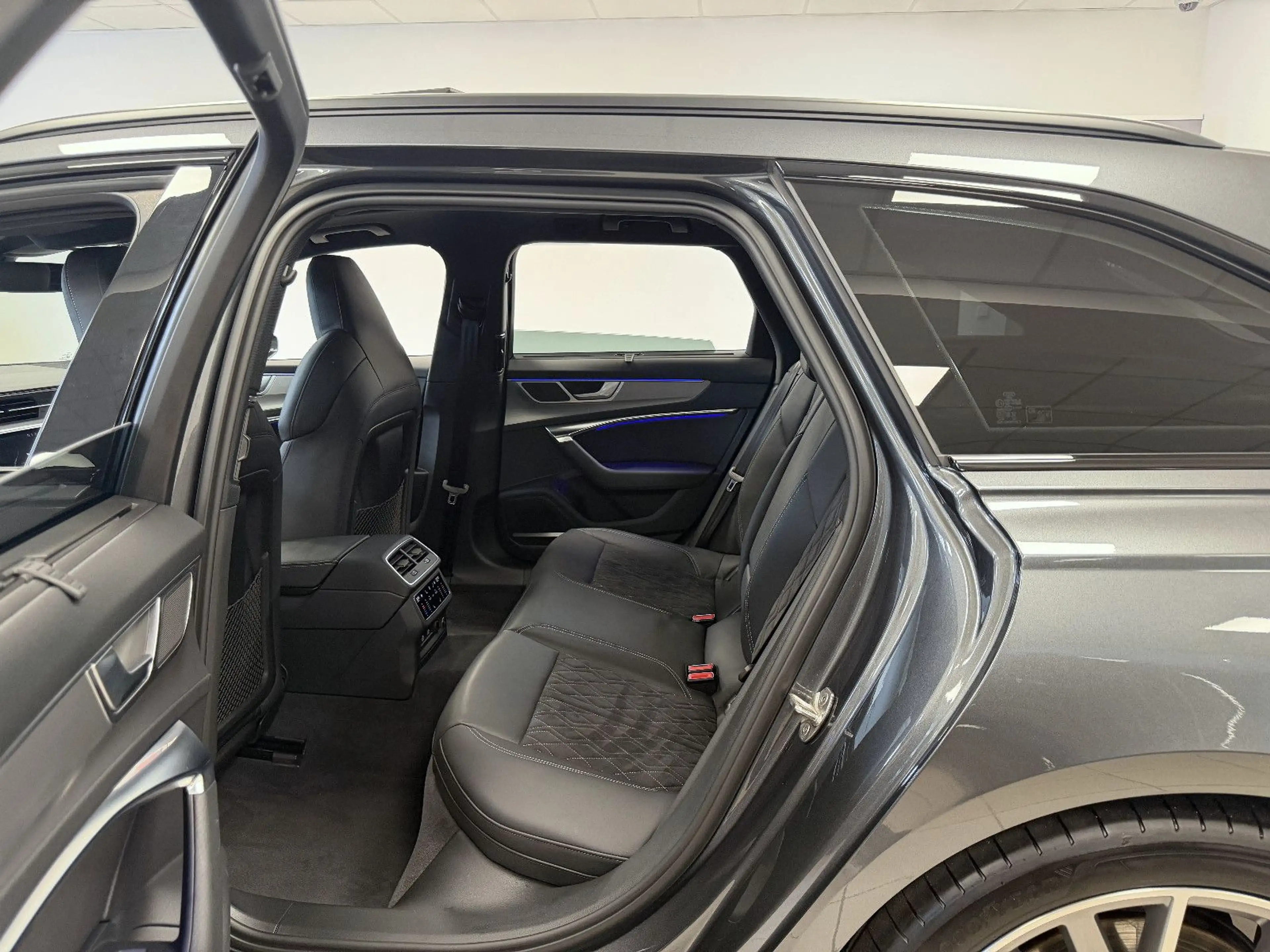 Audi S6 Avant 3.0TDI Quattro *PanoSD*ACC*AHK*B&O*20"Z — photo 8