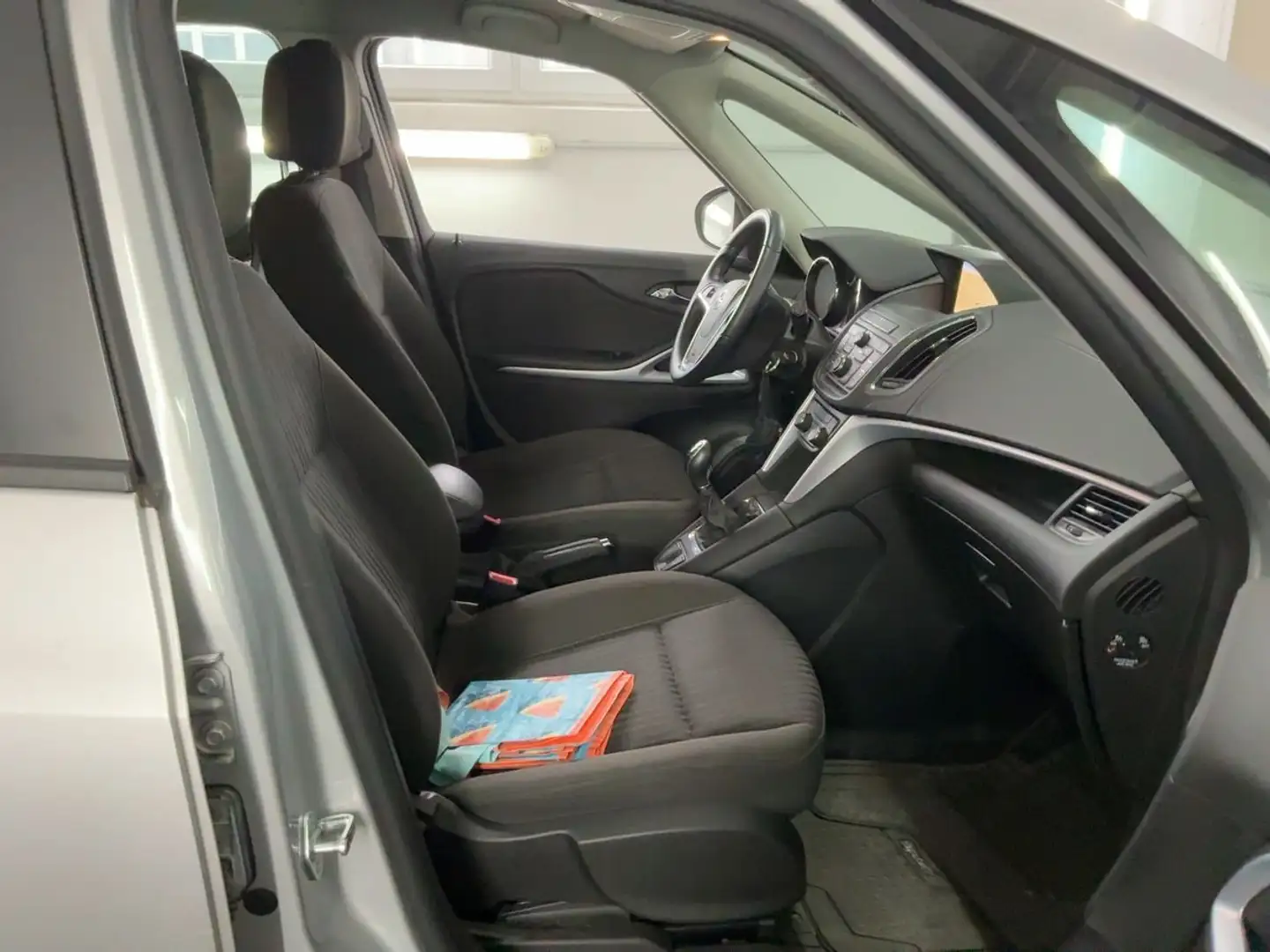 Opel Zafira Tourer Edition Grau - 2