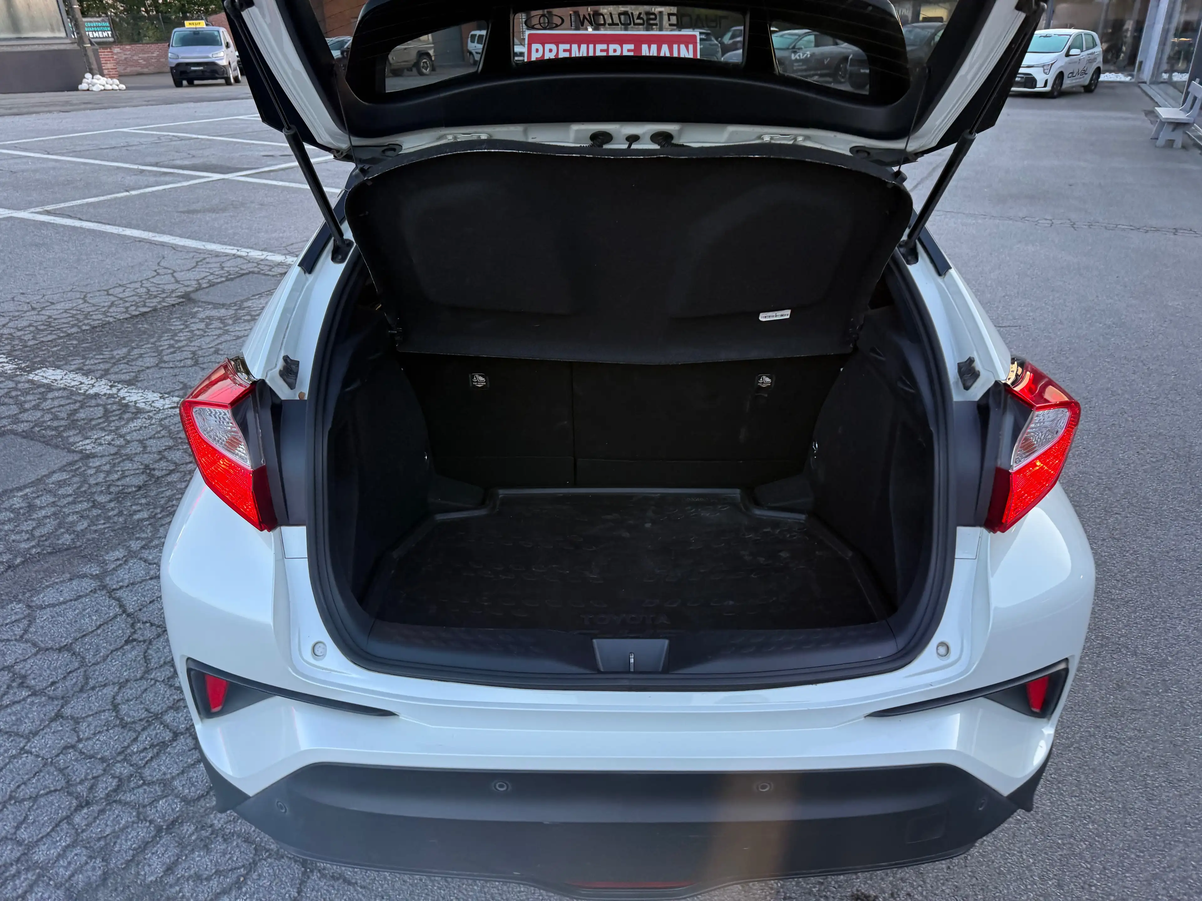Toyota C-HR — photo 10