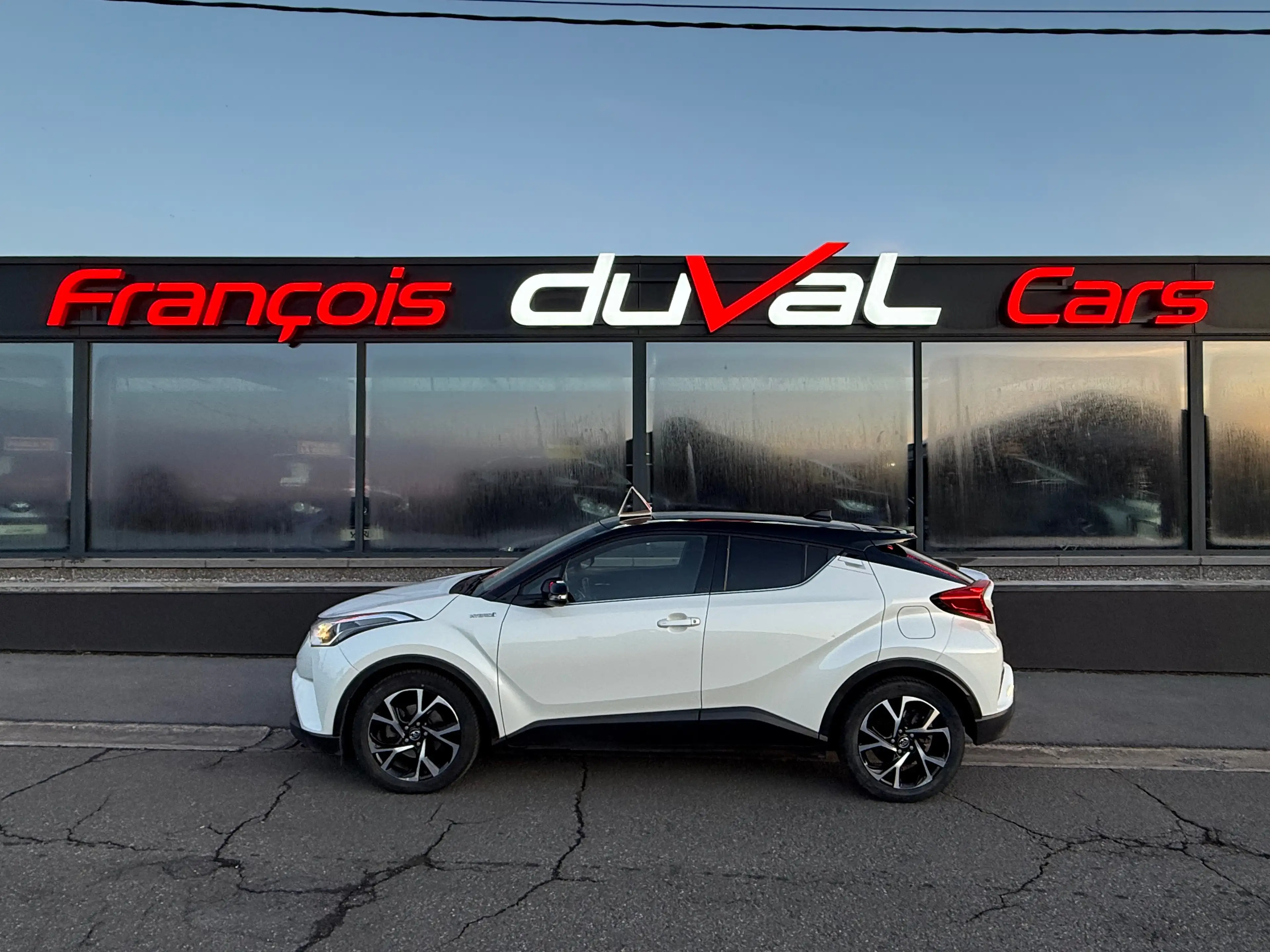 Toyota C-HR — photo 2