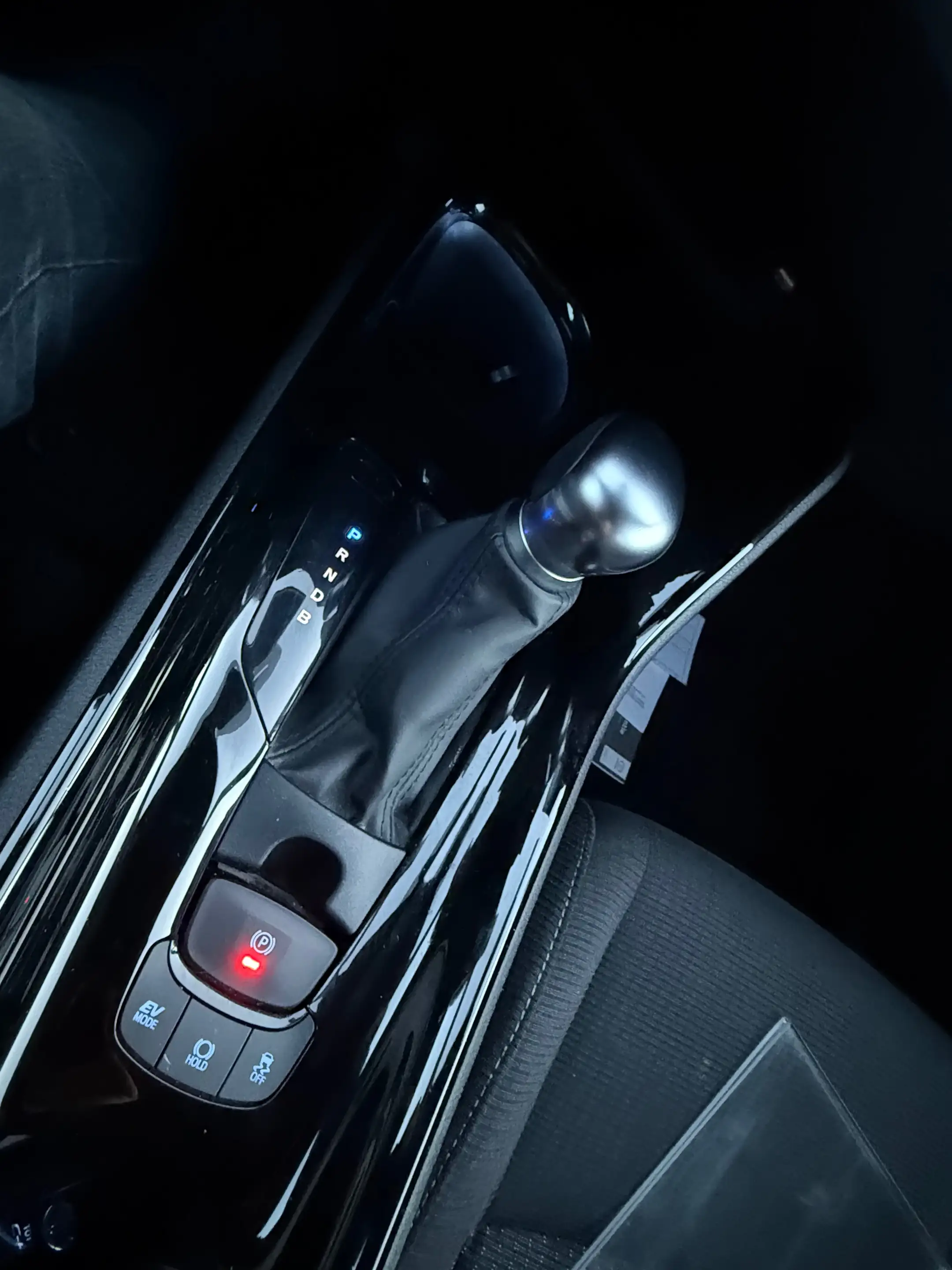 Toyota C-HR — photo 14