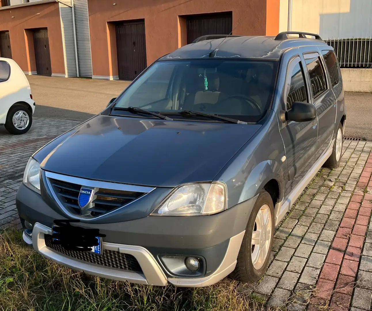 Dacia Logan MCV 1.5 dci Laureate 85cv 7p.ti Blu/Azzurro - 1