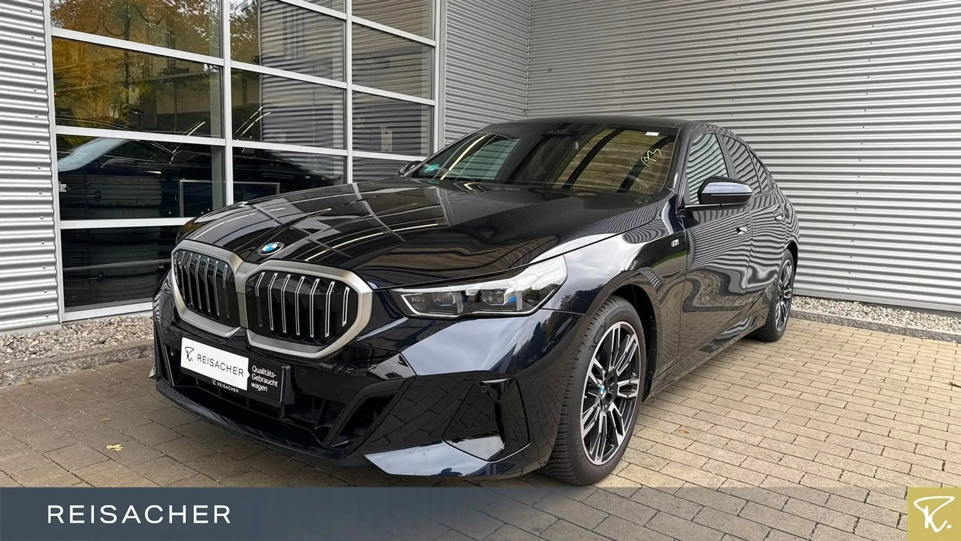 BMW 520 iA M-Sport Navi HUD 360° adLED Pano H&K 19"LM Schwarz - 1