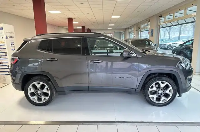 Jeep Compass view 4