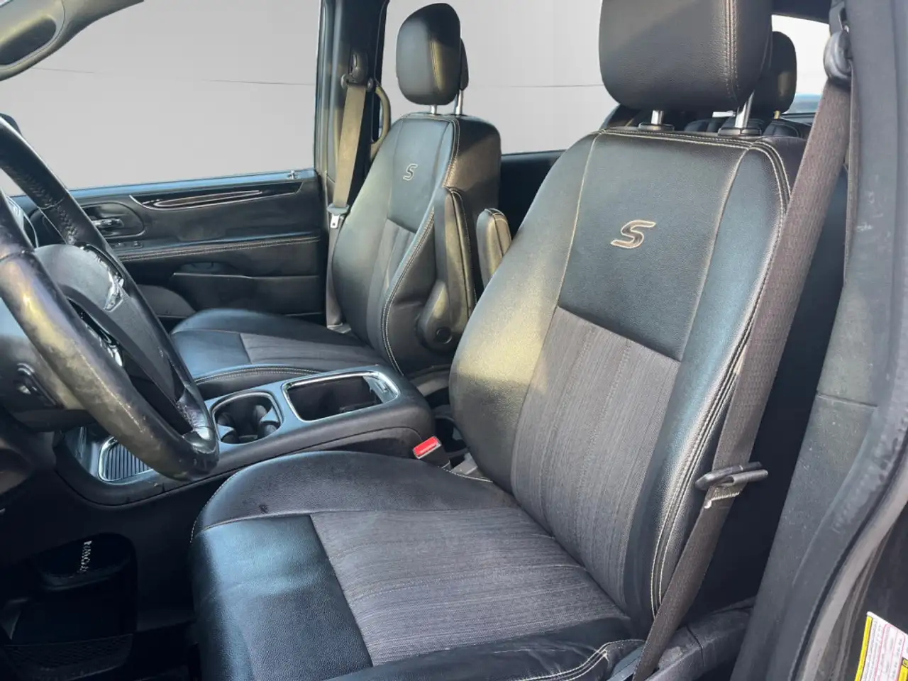 Chrysler Town & Country снимка Chrysler Town & Country
