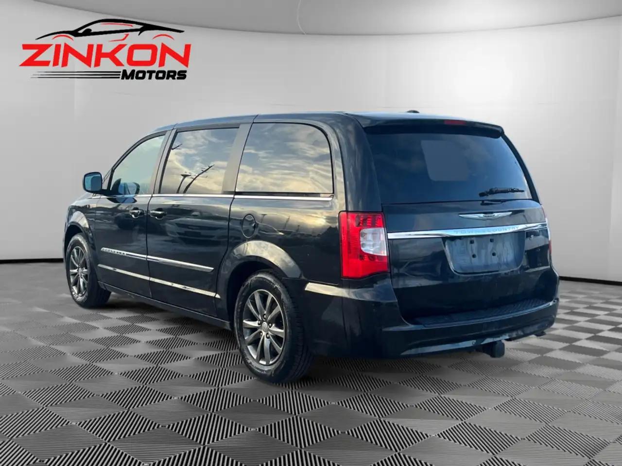 Chrysler Town & Country снимка Chrysler Town & Country